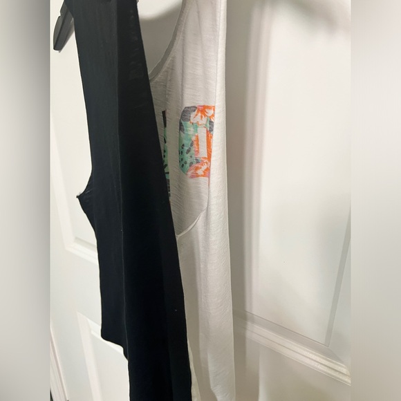 Victoria's Secret PINK muscle tank top with a cute floral design size XS - Picture 5 of 8